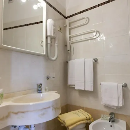 Zenith Hotell 3*