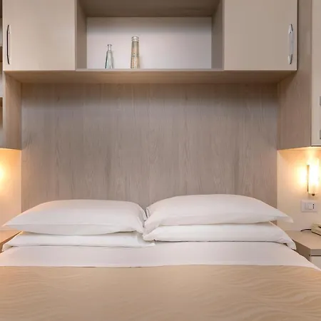 Zenith Hotell 3*